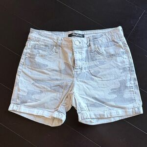 Women’s Mavi Light Gray Camo Jean Shorts | Size 26